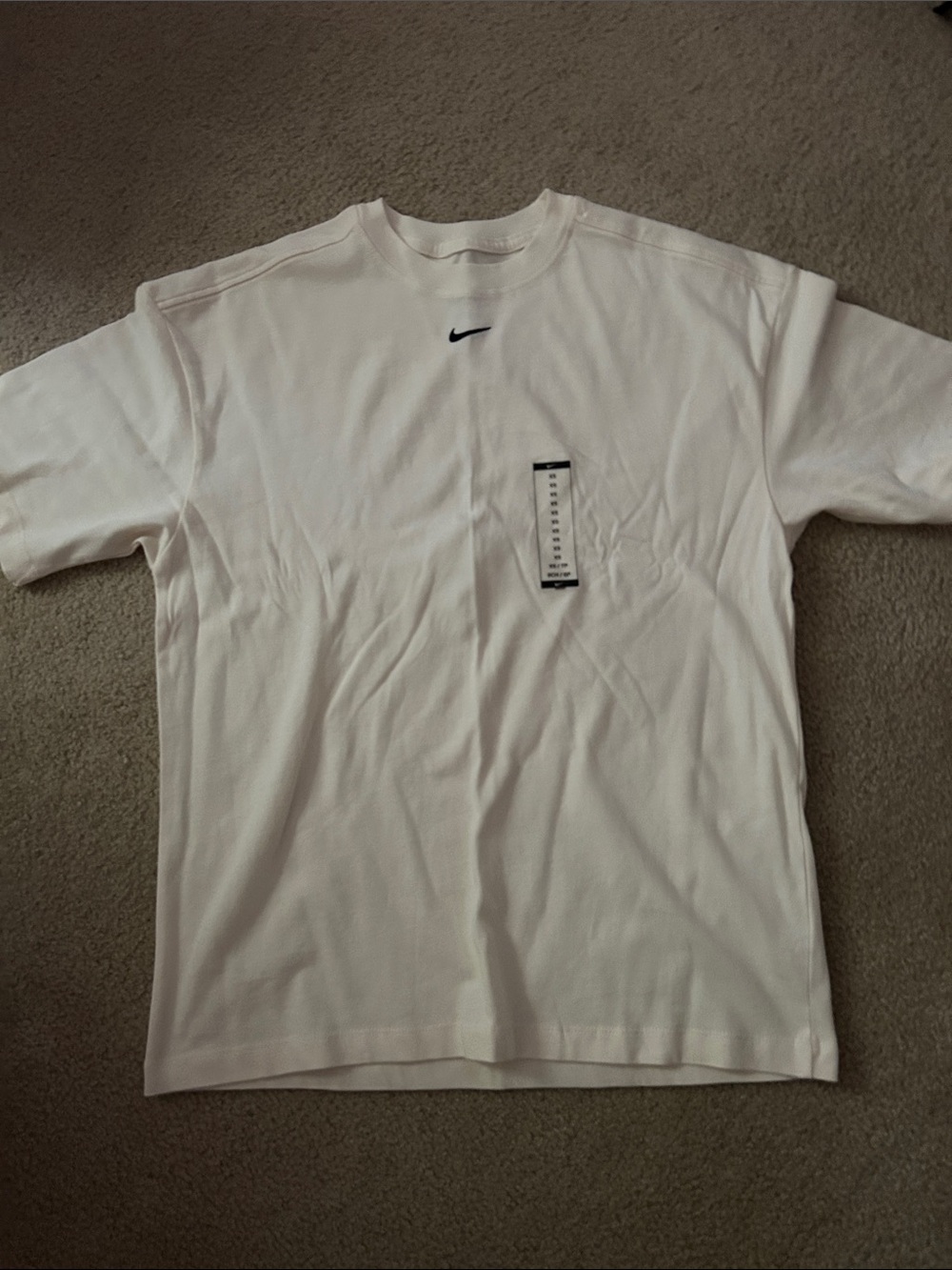 NWOT | Nike Unisex White Short-Sleeve Baggy Crew Neck T-Shirt